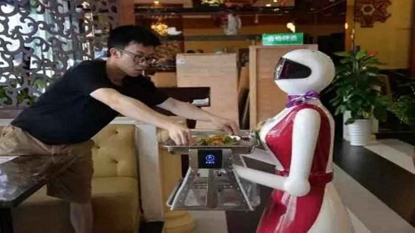 可说话、可带路、可迎宾、可送餐…… 徐州餐厅机器人你体验过吗？